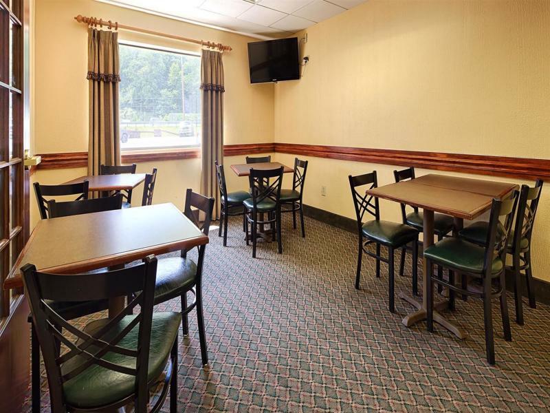 Best Western Logan Inn Chapmanville Esterno foto